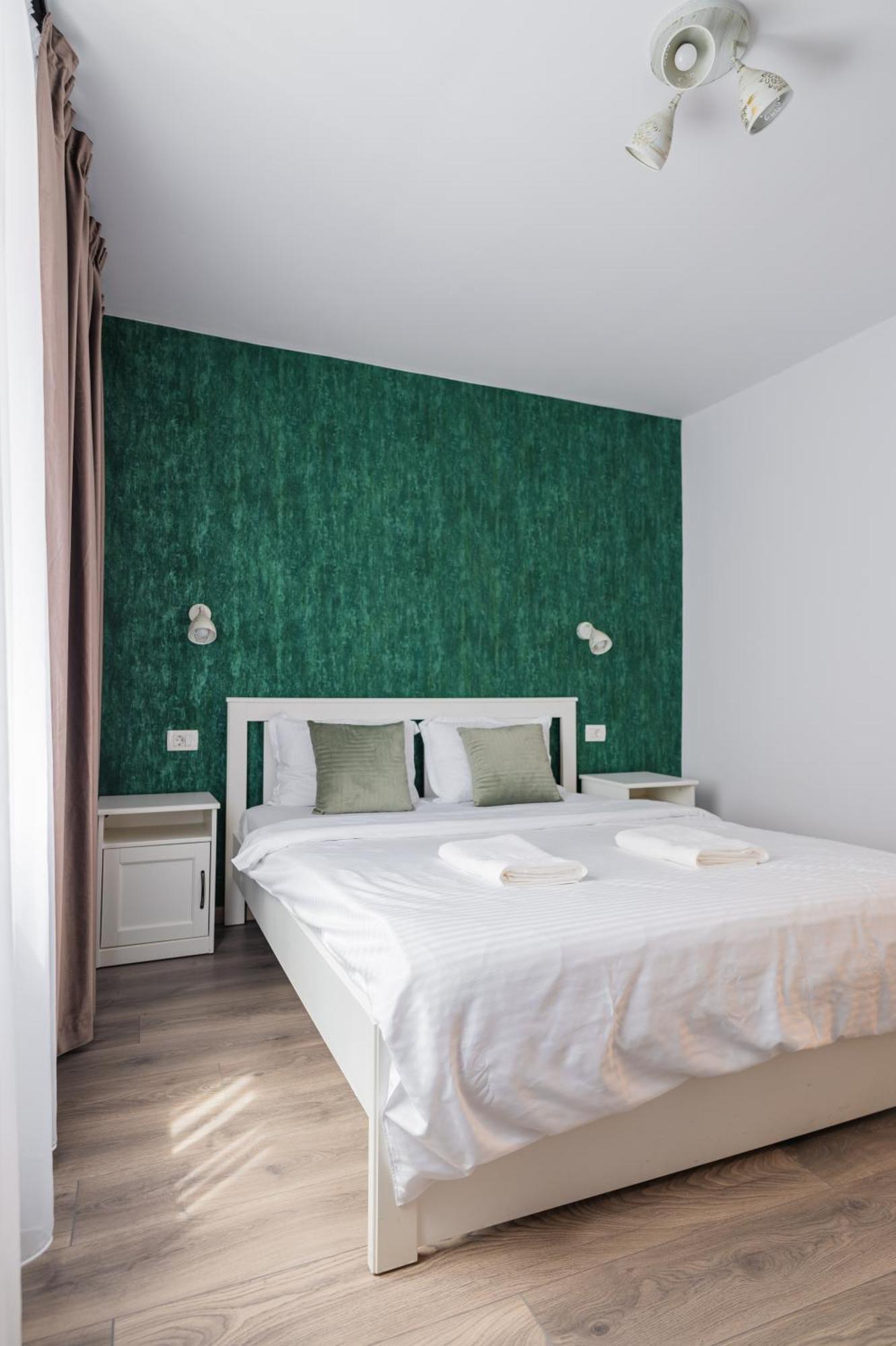 Fun House - Comfortable Stay With Garden And Near Parking Brasov Bagian luar foto
