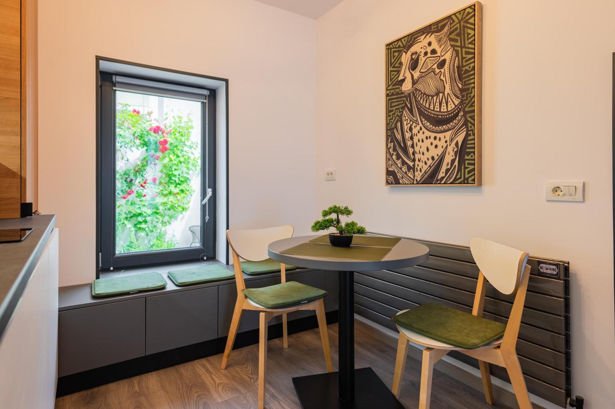 Fun House - Comfortable Stay With Garden And Near Parking Brasov Bagian luar foto