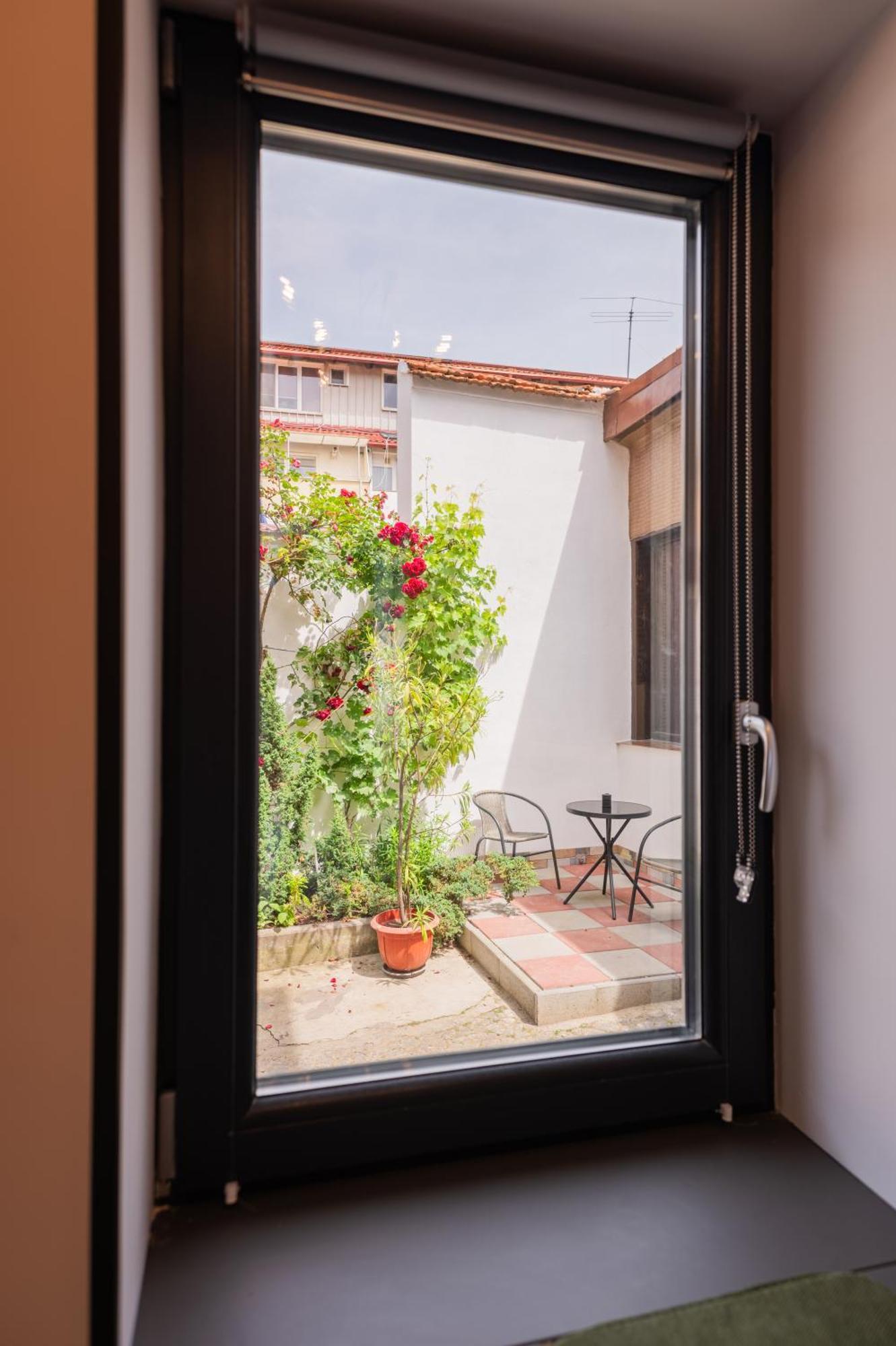 Fun House - Comfortable Stay With Garden And Near Parking Brasov Bagian luar foto