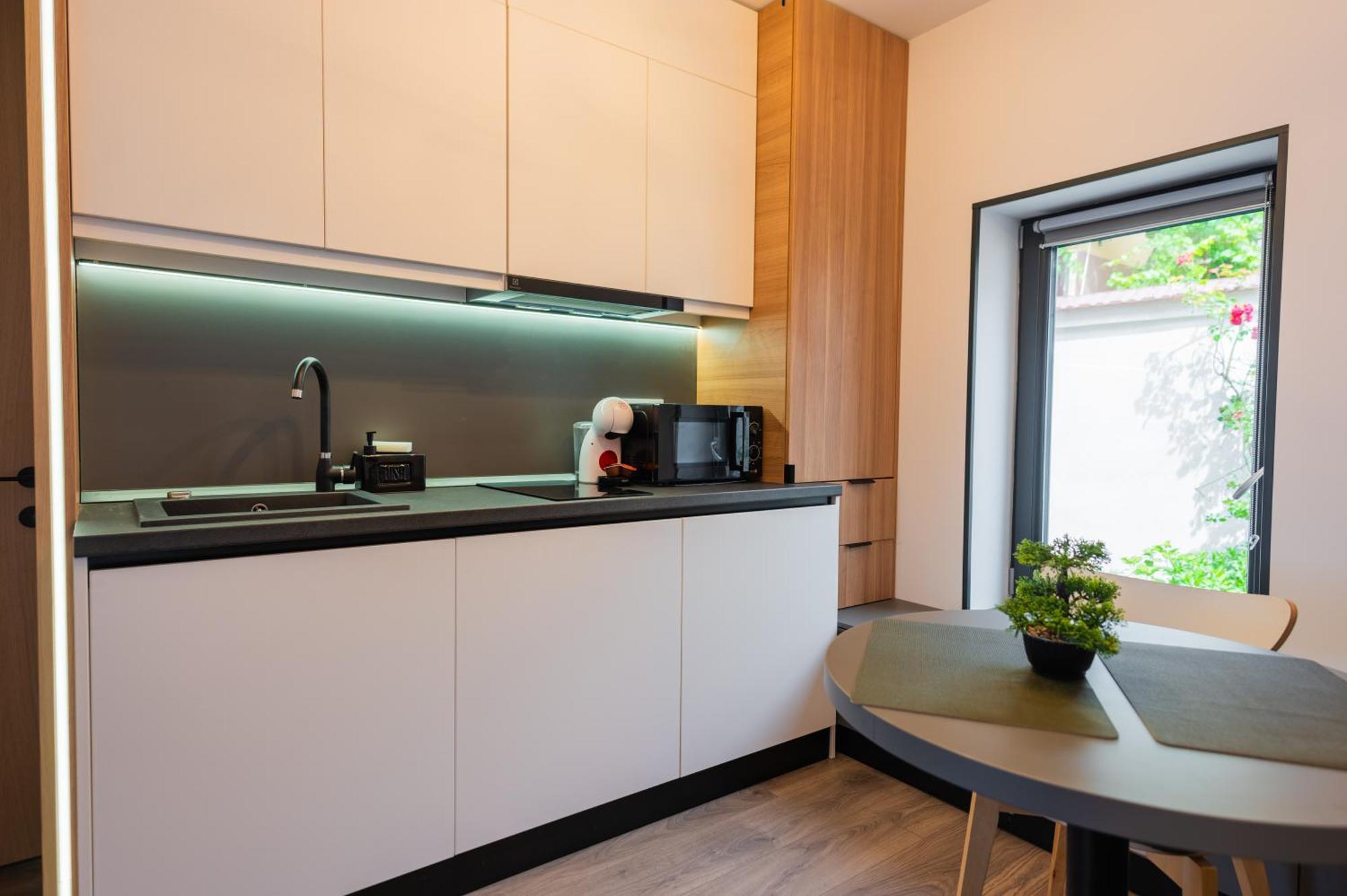 Fun House - Comfortable Stay With Garden And Near Parking Brasov Bagian luar foto