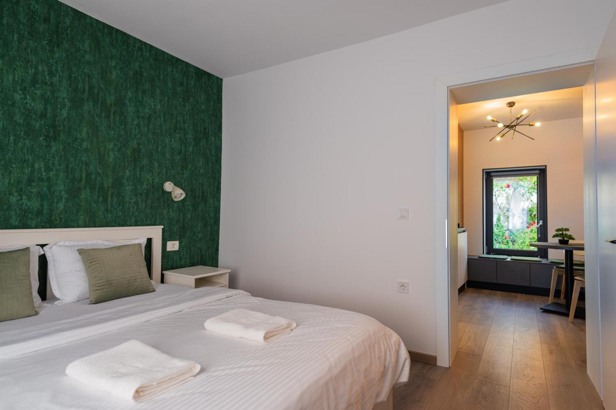 Fun House - Comfortable Stay With Garden And Near Parking Brasov Bagian luar foto