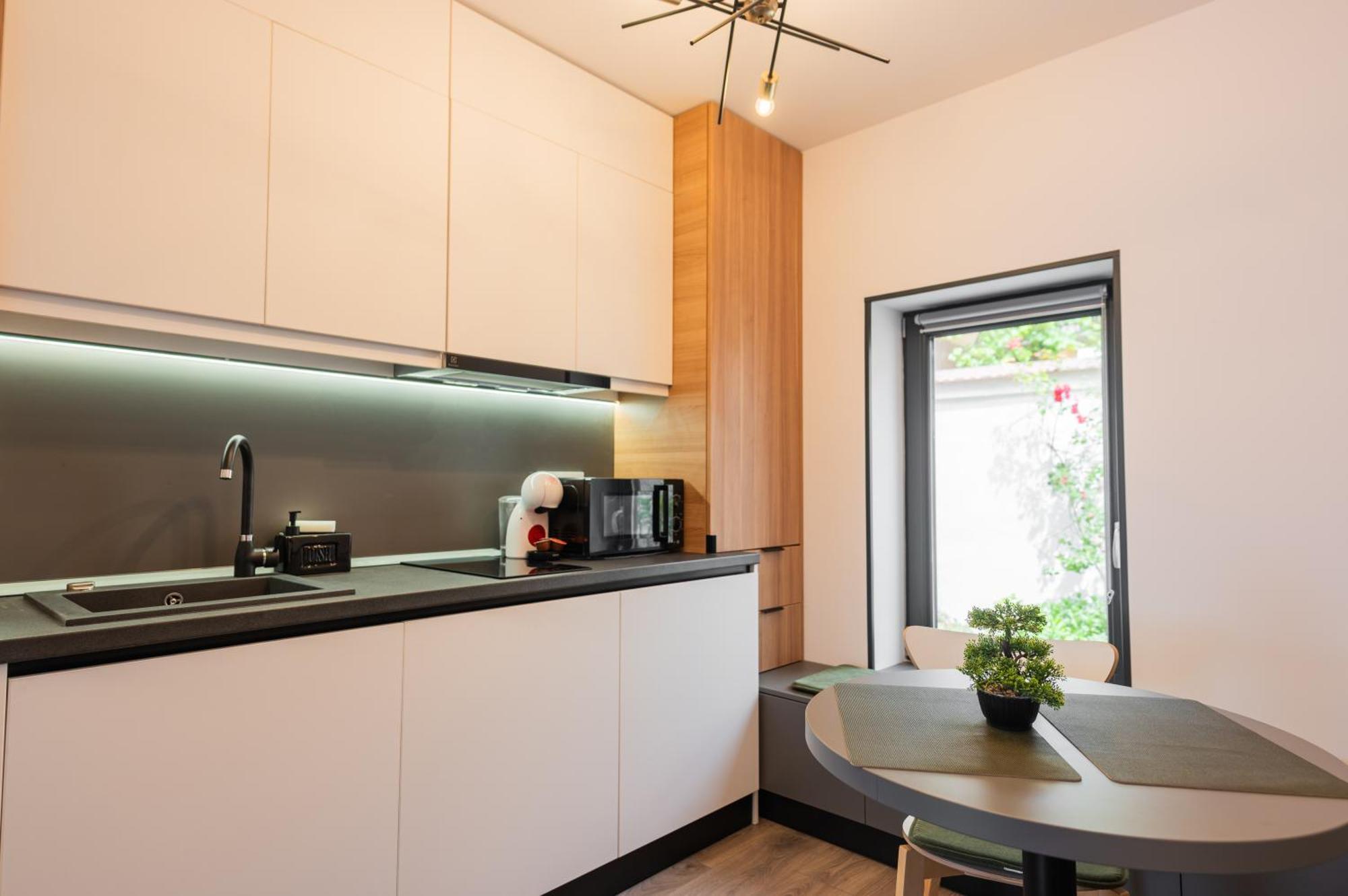 Fun House - Comfortable Stay With Garden And Near Parking Brasov Bagian luar foto
