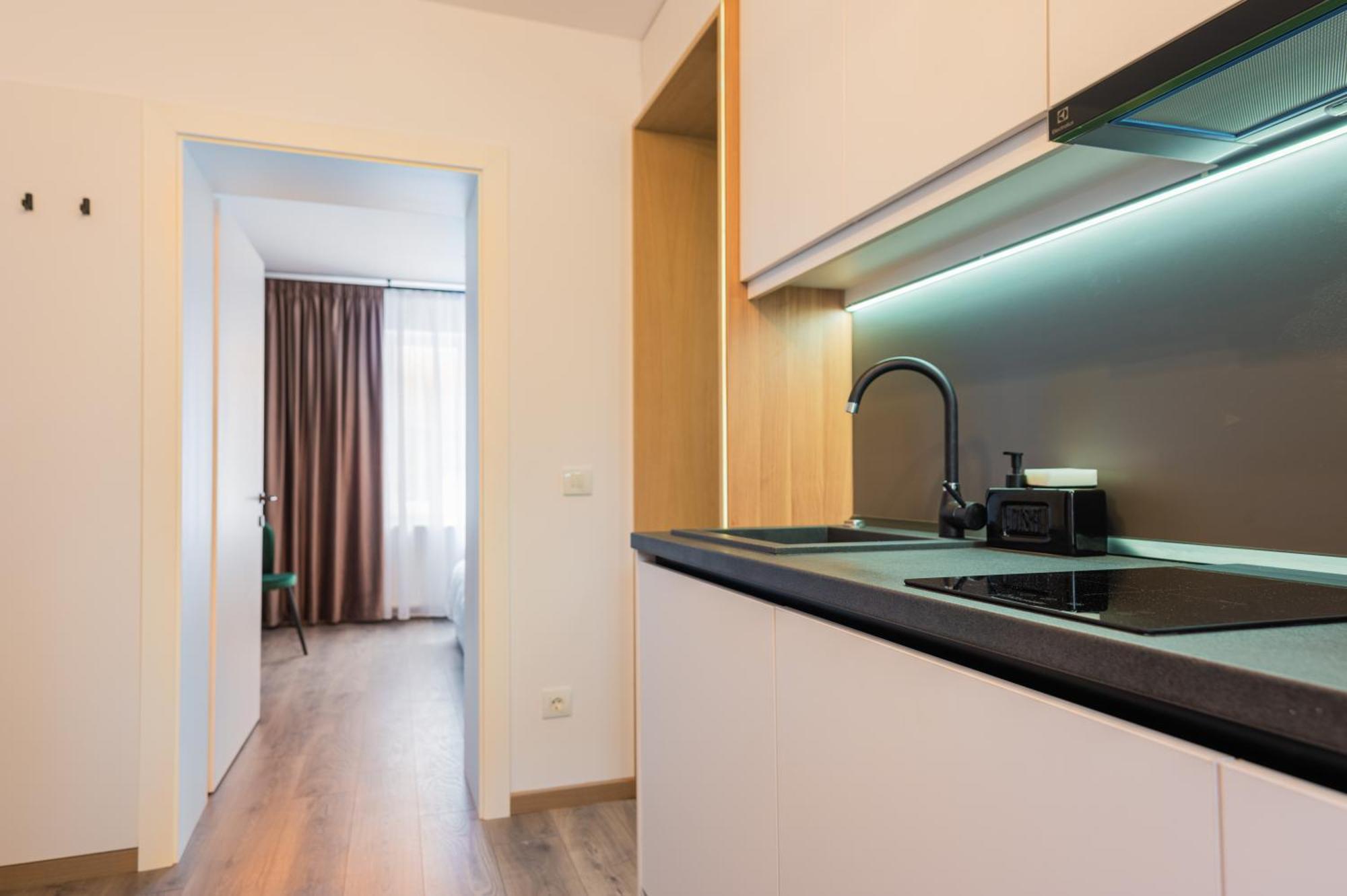 Fun House - Comfortable Stay With Garden And Near Parking Brasov Bagian luar foto